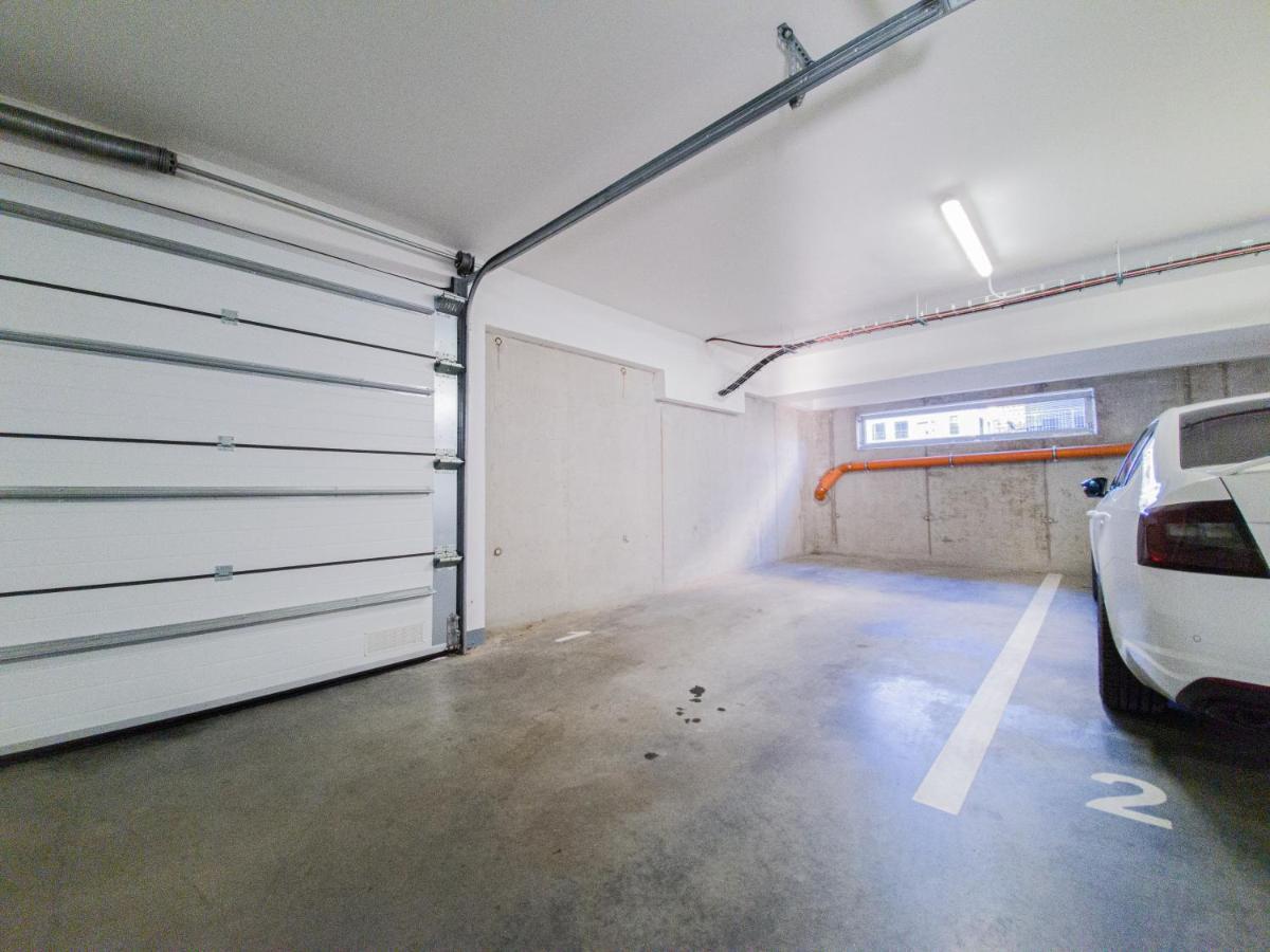 דירות Hradec Králové Modern Flat With Large Terrace מראה חיצוני תמונה