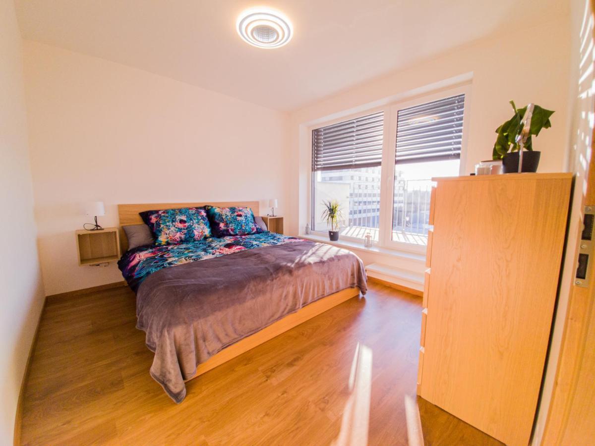 דירות Hradec Králové Modern Flat With Large Terrace מראה חיצוני תמונה