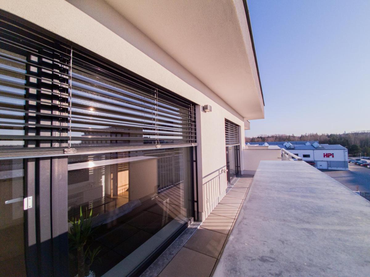 דירות Hradec Králové Modern Flat With Large Terrace מראה חיצוני תמונה