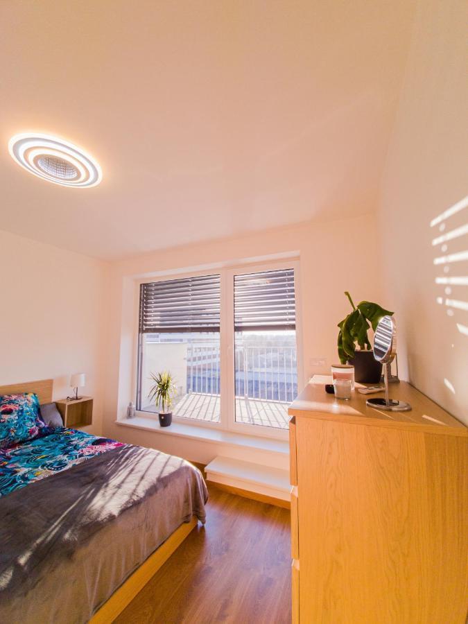 דירות Hradec Králové Modern Flat With Large Terrace מראה חיצוני תמונה